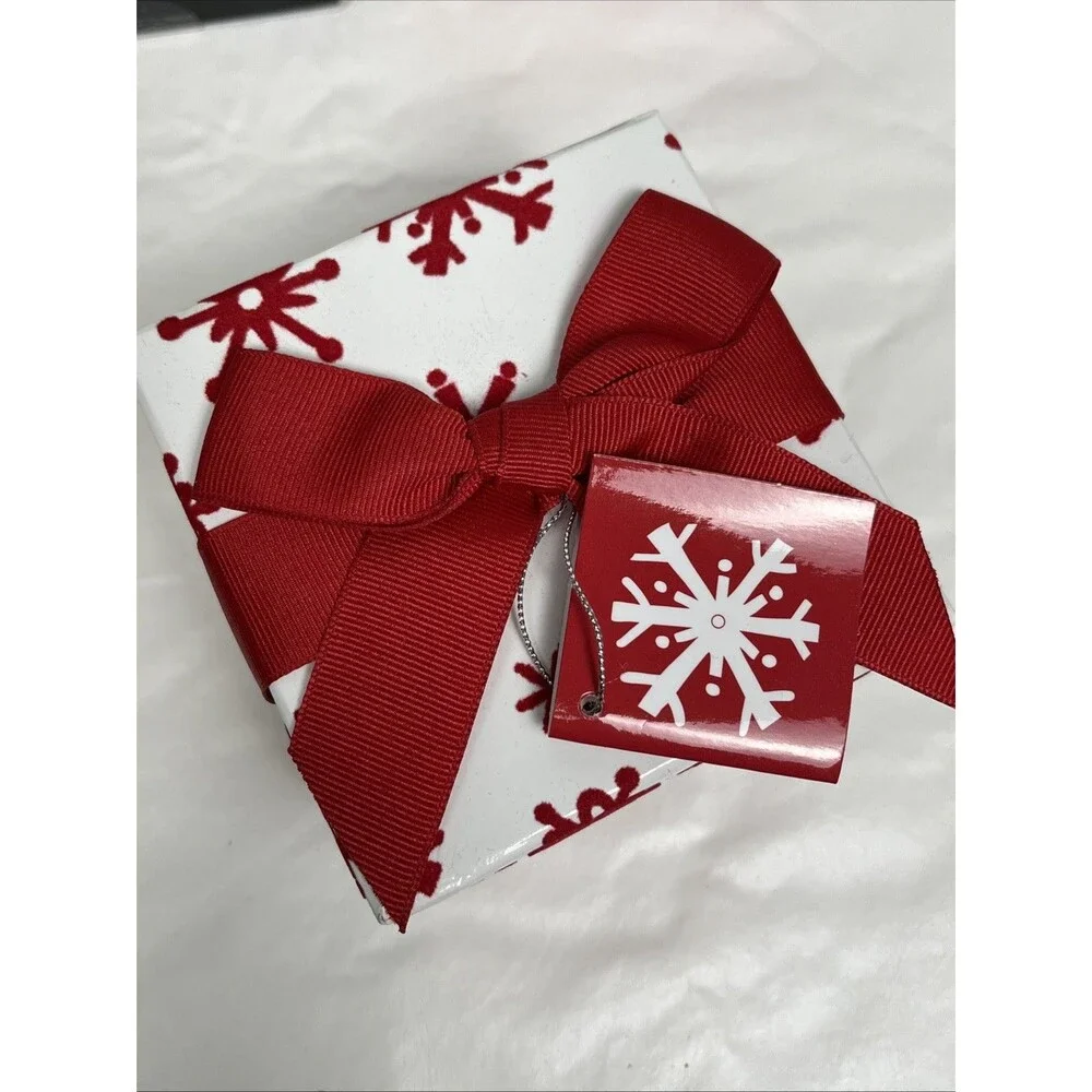 8‎ Christmas Gift Box Target 2006 Red Black White Bow Snowflake 4.1x4.1x2.7”